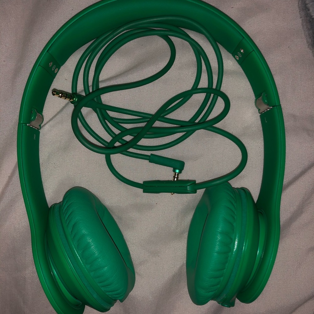 Beats by Dre Matte Green Solo Wired Headphones.